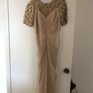 Beautiful Tadashi Shoji Gown